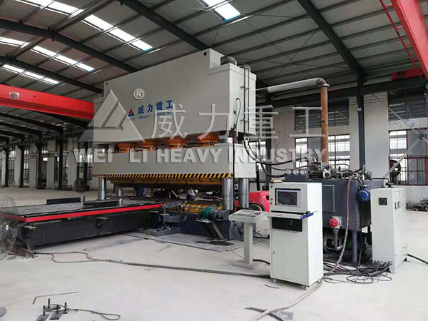 2000噸波紋板龍門(mén)液壓機(jī)