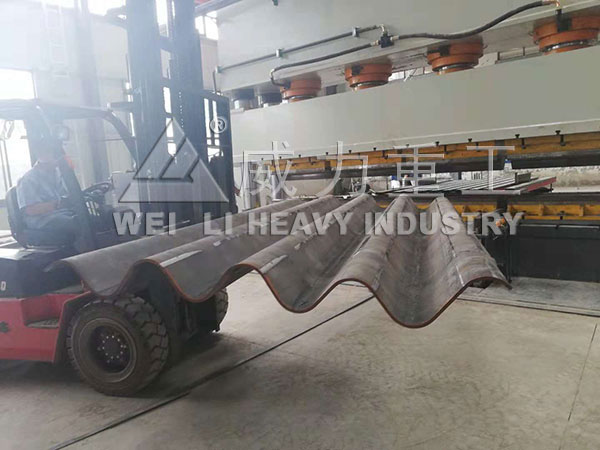 2000噸波紋板龍門(mén)液壓機(jī)生產(chǎn)中