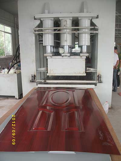 防盜門(mén)液壓機(jī)生產(chǎn)中