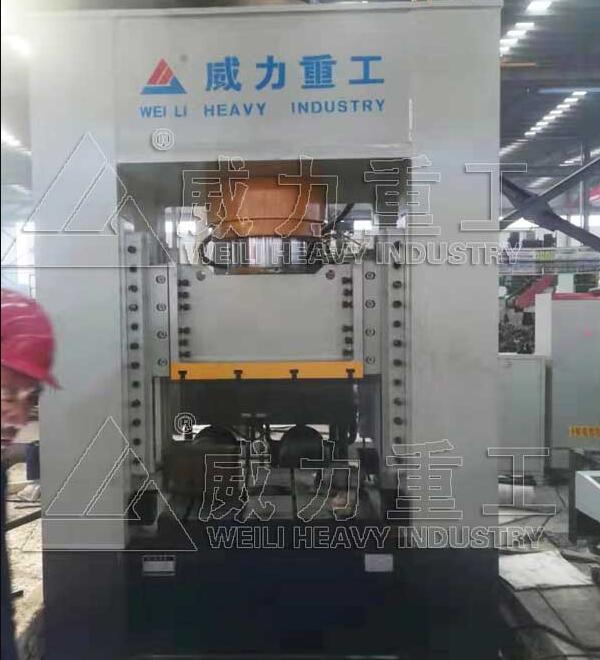 十字軸萬向節(jié)擠壓成型液壓機